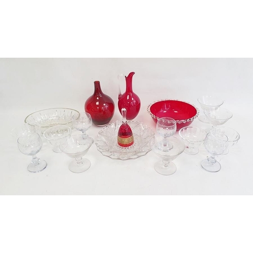 92 - 19 pieces of glass to including cranberry coloured vase 20cm high and bowl 22cm diameter, wine glass... 