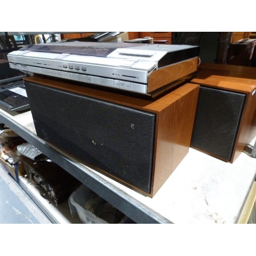 199c - Bang and Olufsen Beocenter 4600 turntable and a pair of Beovox 1500 speakers