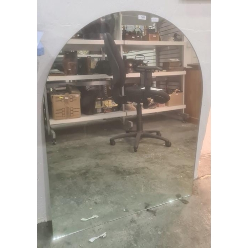 1453 - Arch-top frameless mirror