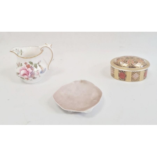 34 - Royal Crown Derby small box and cover of oval form decorated in the 'Old Imari' pattern, 7cm long, a... 