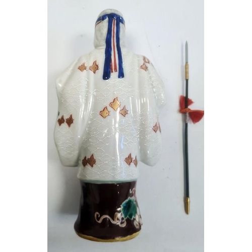 82 - ****** WITHDRAWN ****** Pair of Japanese spelter vases, each decorated with warriors on a ground of ... 