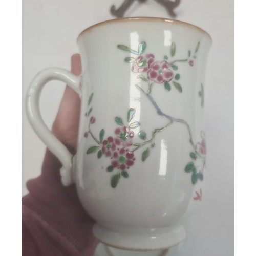 86 - Pair of Chinese plates decorated with butterflies, with printed mark to base, 15cm diameter and an 1... 