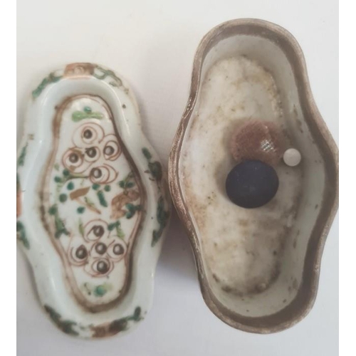 95 - Chinese porcelain trinket box and pierced cover of elongated quatrefoil form, 12cm and a seated fema... 