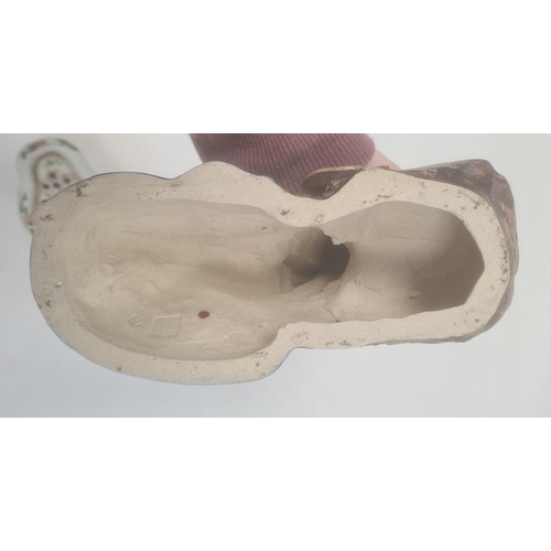 95 - Chinese porcelain trinket box and pierced cover of elongated quatrefoil form, 12cm and a seated fema... 