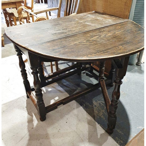 1318 - 20th century reproduction gateleg table in the 18th century style, the oval top with drop leaves, on... 