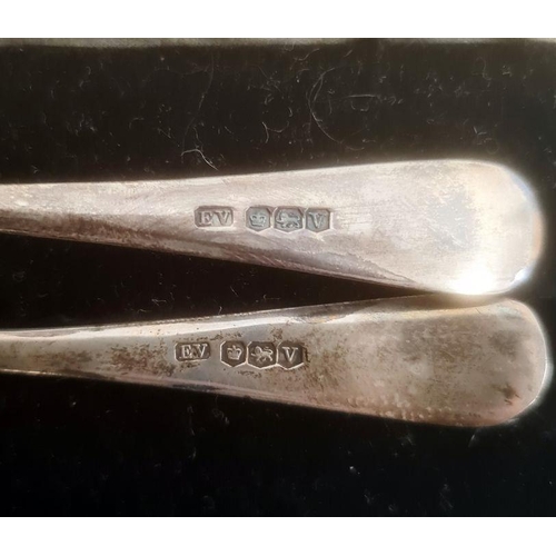 352 - 1930's cased child's silver spoon and pusher, Sheffield 1938, makers Viners Ltd, 1ozt approx.