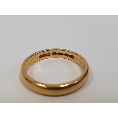 413 - 22ct gold wedding band, 4g approx.