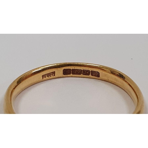 488 - 22ct gold wedding ring, 2.7g approx.