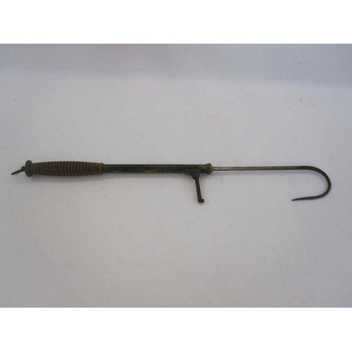 106 - 19th century telescopic fishing gaff with turned mahogany handle, 40cm long approx.