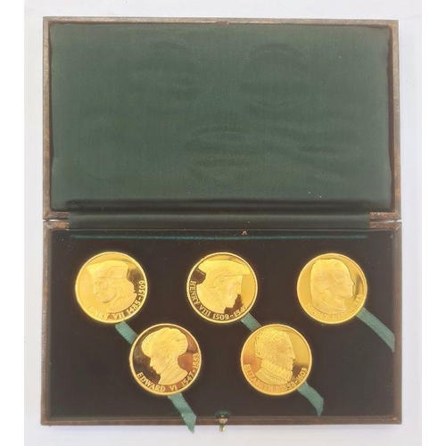 208 - Gold 22ct medallions of Kings and Queens of Tudor England, set of 5, hallmarked for Birmingham 1971 ... 