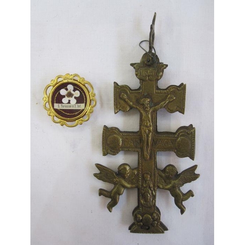 76 - Metal crucifix with relief decoration and cherubs, with a boxed Reliquary Relic of S. Teresiae (St. ... 