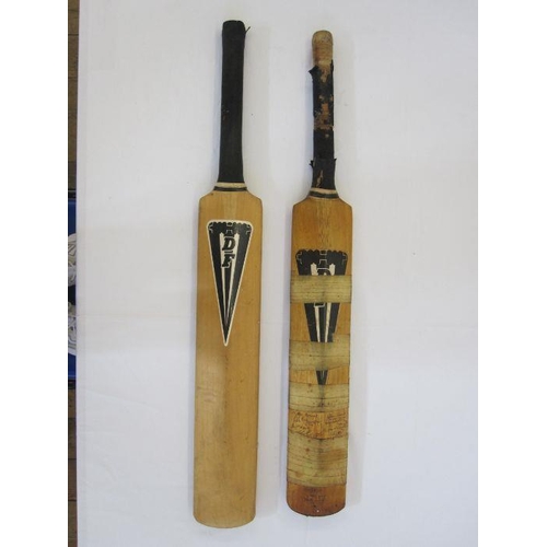 95 - Two Duncan Fearnley cricket bats, both with signatures, one Gloucester CCC 1981, the other Worcester... 