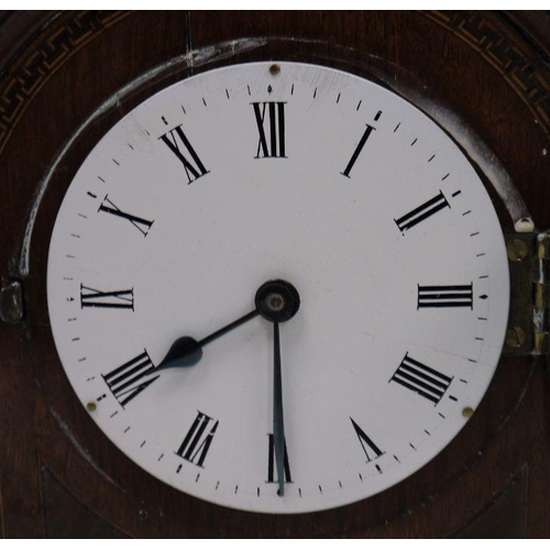 1060 - 19th century mahogany-cased mantel clock with Roman numerals to the dial, inlaid shell decoration, b... 