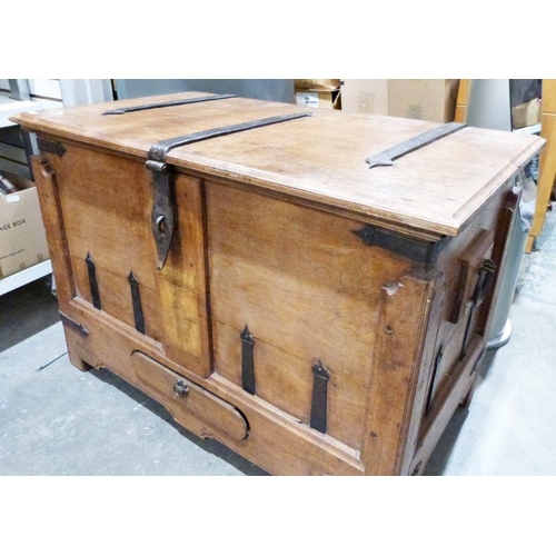 1139 - Early 20th century Anglo-Indian coffer with Eastern hardwood heavy iron and brass bindings and handl... 