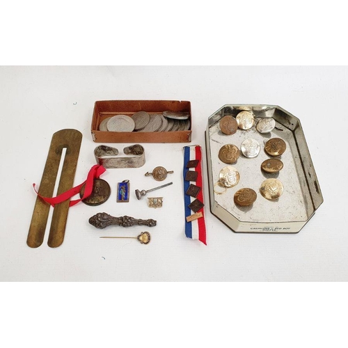 193 - Vintage tin containing various military buttons and assorted coins in clear plastic bag (2)