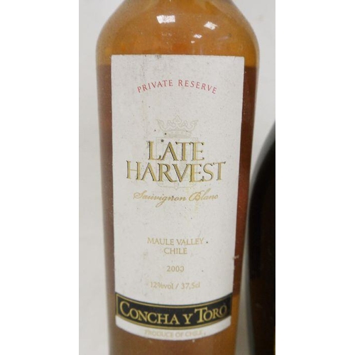 233 - One bottle late Harvest Sauvignon Blanc Maule Valley Chile 2000, one bottle Nicholas Feuillatte Cuve... 