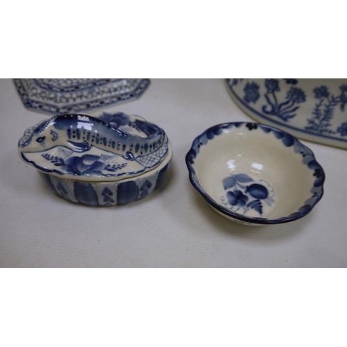 7 - Mixed lot of English and foreign ceramics to include blue and white ginger jar, oval lidded dish dec... 