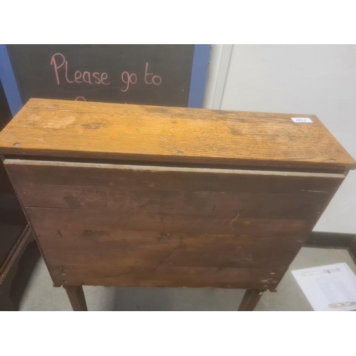 1126 - Early 20th century Arts & Crafts-style oak student's bureau, the fall with pigeonhole interior above... 