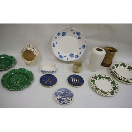 27 - Studio pottery terracotta jug, a white ground vase, a salt pig, assorted plates and bowls, etc (16)