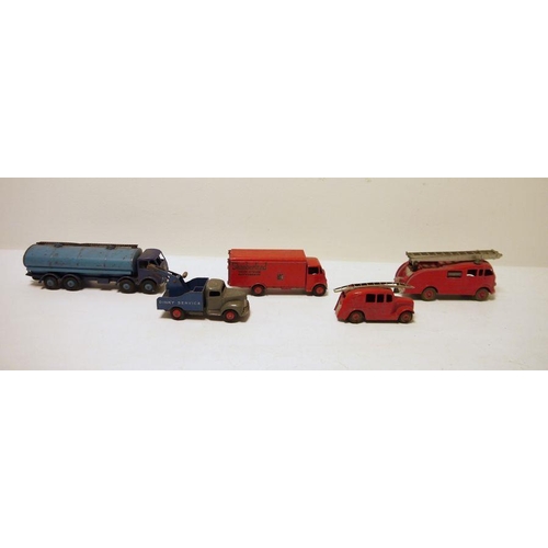 354 - Quantity of diecast Dinky toys to include 250 Streamlined fire engine, 514 Slumberland Mattresses Gu... 