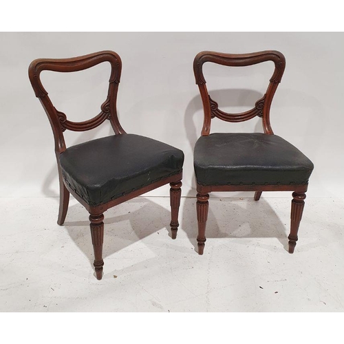 1262 - Set of six William IV mahogany dining chairs with turned and fluted front legs (6)