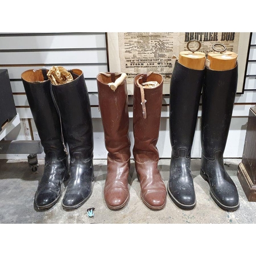 138 - Pair of black leather riding boots with wooden trees, bearing the name for 'Maxwell, 177 New Bond St... 