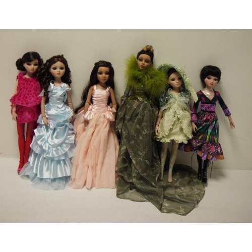 274 - A large quantity of assorted Ellowyne Wilde and The Knightsbridge collection Dolls to include  W15EW... 