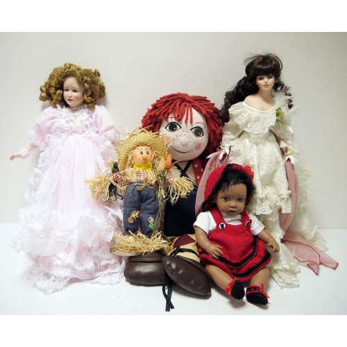 288 - A quantity of assorted loose collector's dolls to include Knightsbridge Collection, Rosie and Jim do... 