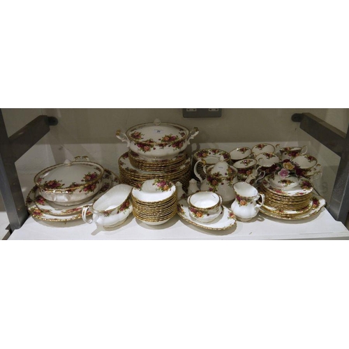 30 - Large quantity of Royal Albert 'Old Country Roses' pattern china dinner and tea services to include ... 