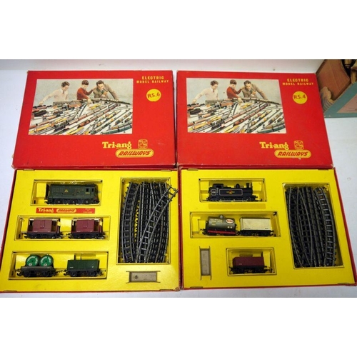 395 - Tri-ang Railways electric model railway, 00 gauge, boxed RS.4, RS.6, R.161, various coaches and trac... 