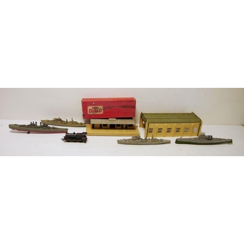 397 - Assorted Tri-ang boxed tenders, cars and wagons, platform extensions, Hornby Dublo station kit, and ... 