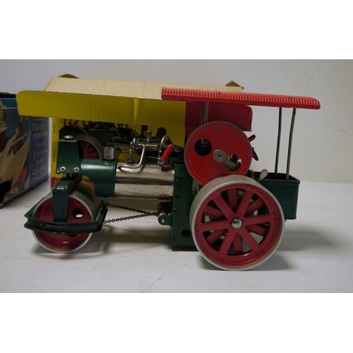 415 - A Wilesco steam engine and steam roller, boxed (2)