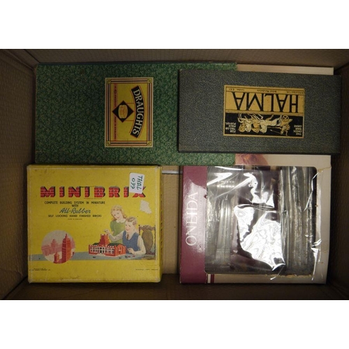 447 - A quantity of jig-saw puzzles and games to include Mammoth Jig-Saw, 'Picture Puzzle Map United State... 