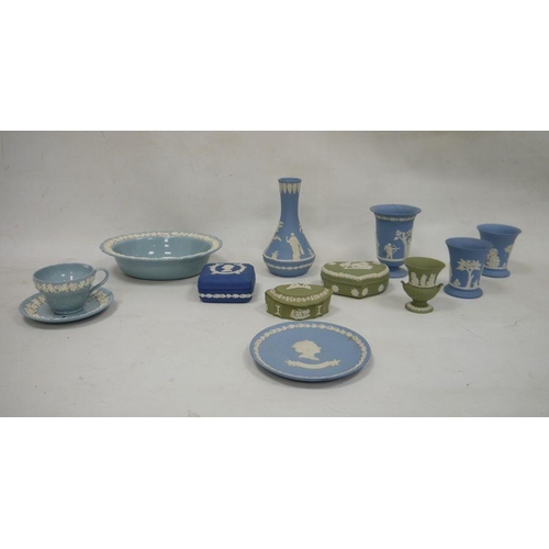 62 - Large quantity Wedgwood jasperware trinket boxes, vases, dishes and other items and other Wedgwood c... 