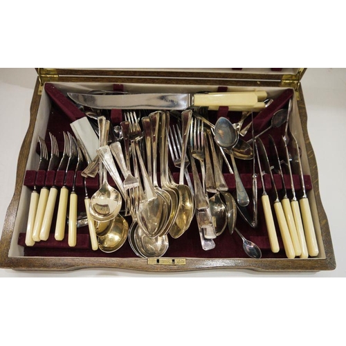 286 - Silver-plated canteen marked Ryals, in fitted box, with bone-handled knives