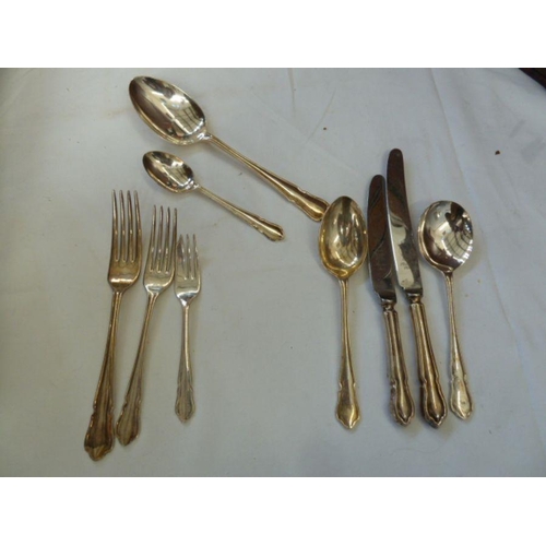 289 - Quantity plated table flatware, mainly for six, serpentine thread-pattern