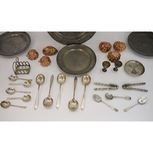 302 - Six copper jelly moulds, three pewter plates and assorted EPNS flatware