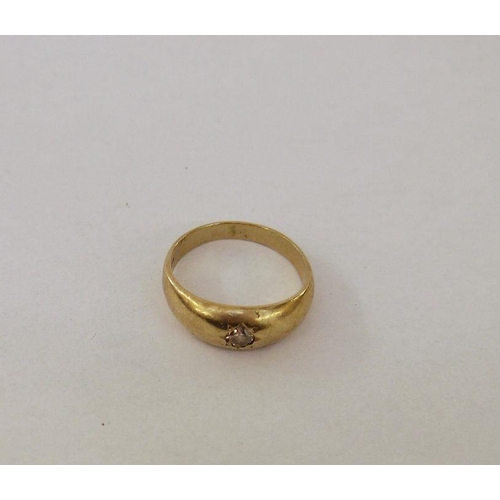 416 - 9ct gold and diamond ring with tapering band, having diamond in star setting to the top