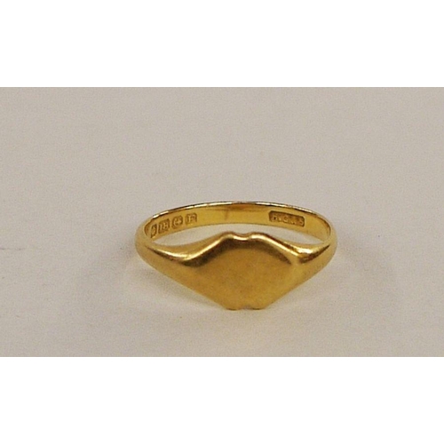 434 - 18ct gold signet ring, 2.5g approx.