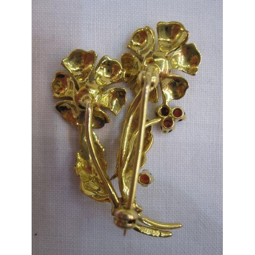 454A - 9ct gold and garnet floral brooch having two foliate sprays, each set with central claw garnet and f... 