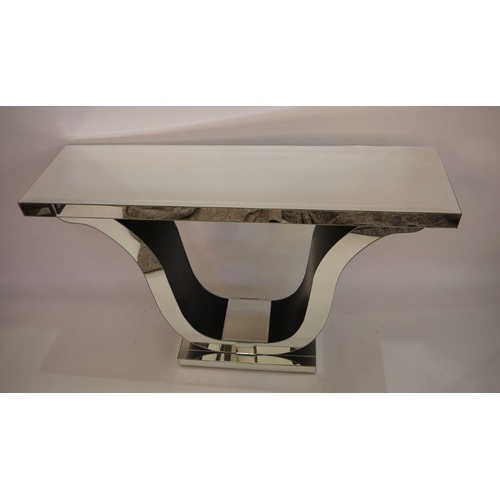 48 - Modern mirrored console table in the Art Deco taste, the rectangular top on shaped supports to recta... 