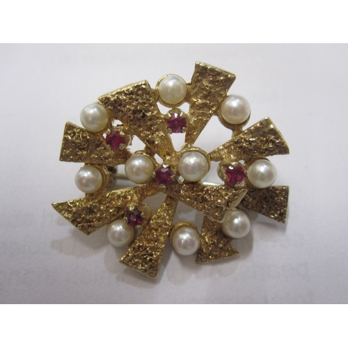 455 - 9ct gold, ruby and pearl abstract brooch, oval, set with five claw set rubies surrounded by pearls, ... 