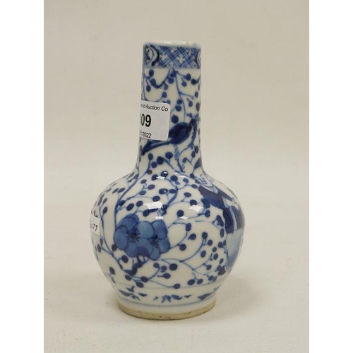 109 - Chinese porcelain blue and white small bottle vase, 19th century, four-character mark to base, paint... 