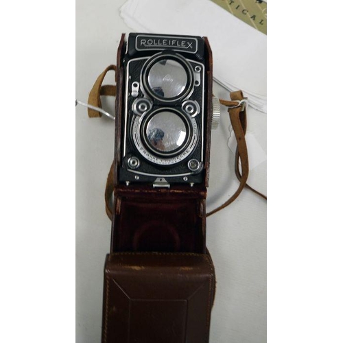 143e - Francke & Heidecke  Braunschweig Rolleiflex camera with Heidosmat 1:2,8/80 twin lens reflex camera i... 