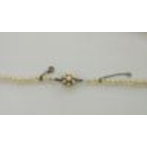 268a - String of graduated cultured pearls with 9ct gold and pearl set flowerhead clasp