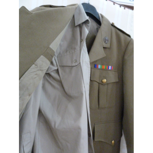 287 - Woman's Auxiliary uniform jacket, skirt and belt with hat