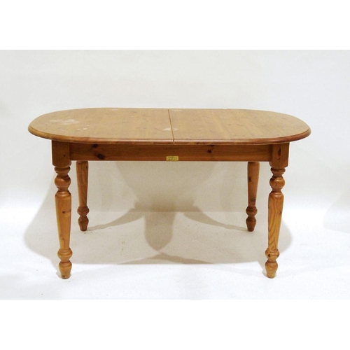 1069 - 20th century pine extending D-end table on turned supports