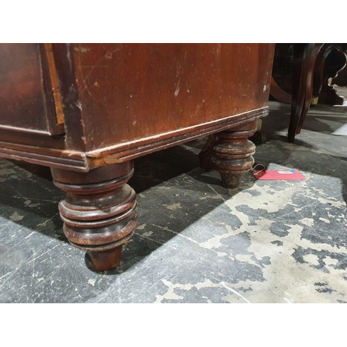 1170 - Victorian bowfront mahogany chest of two short over three long drawers, on turned supports, 106cm x ... 