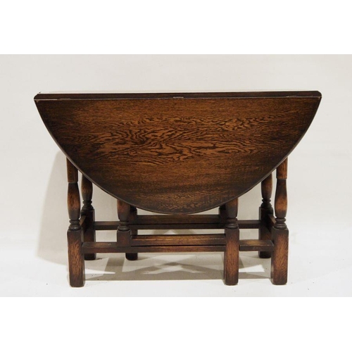 1237 - Oak drop leaf gateleg table