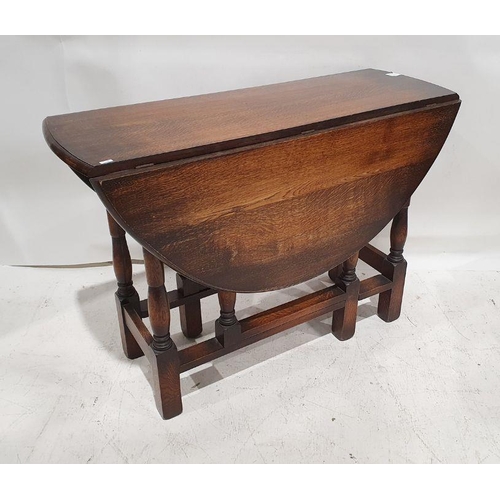 1237 - Oak drop leaf gateleg table